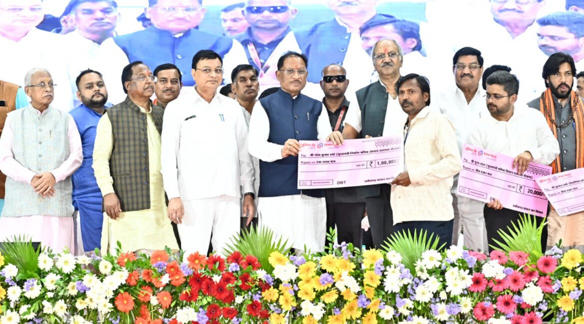  विशेष लेख : ढाई साल की उपलब्धियाँ- छत्तीसगढ़ का श्रमिक कल्याण के क्षेत्र में नई पहचान