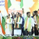 मुख्यमंत्री श्री विष्णु देव साय ने हाथ में तिरंगा थामकर किया भव्य तिरंगा यात्रा का नेतृत्व