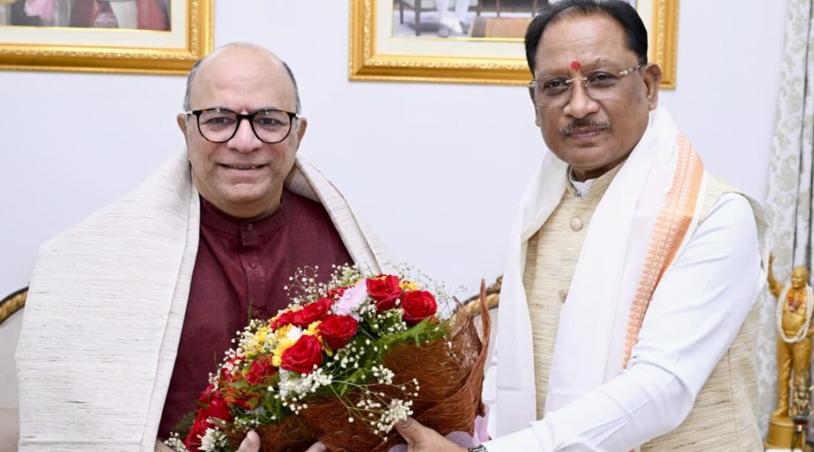 मुख्यमंत्री श्री विष्णुदेव साय से निर्माता-निर्देशक डॉ. चंद्रप्रकाश द्विवेदी ने की सौजन्य मुलाकात