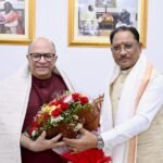 मुख्यमंत्री श्री विष्णुदेव साय से निर्माता-निर्देशक डॉ. चंद्रप्रकाश द्विवेदी ने की सौजन्य मुलाकात