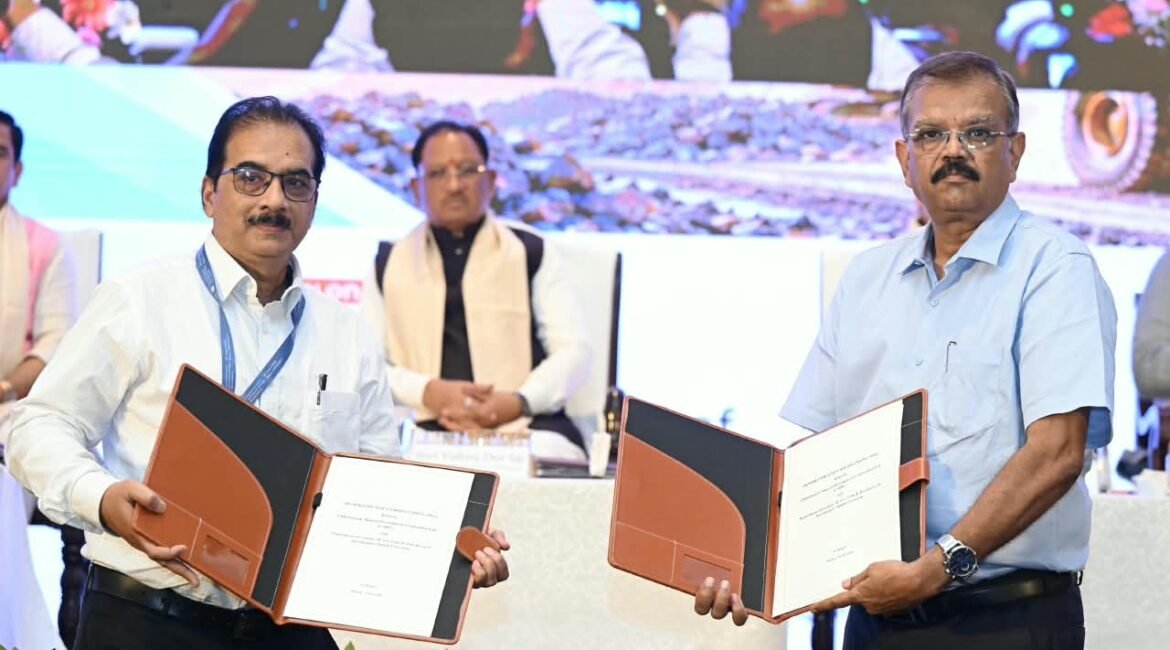 मुख्यमंत्री की मौजूदगी में पंडित रविशंकर शुक्ल विश्वविद्यालय और सीएमडीसी के मध्य हुआ महत्वपूर्ण समझौता
