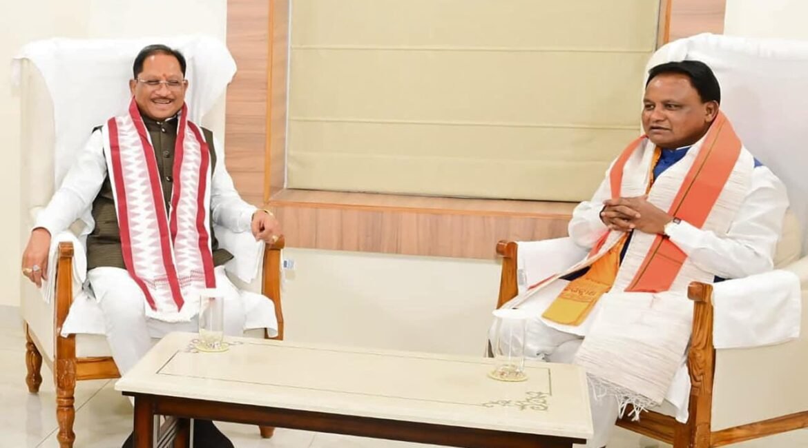 मुख्यमंत्री श्री विष्णु देव साय ने ओडिशा के मुख्यमंत्री श्री मोहन चरण माझी से की सौजन्य भेंट