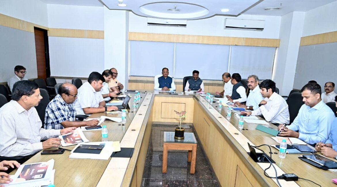 रायपुर : सड़क दुर्घटनाओं को न्यूनतम करने मिशन मोड में करें काम : मुख्यमंत्री श्री विष्णु देव साय