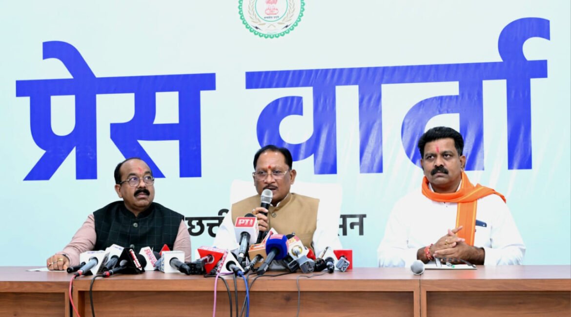 मुख्यमंत्री श्री विष्णु देव साय और उप मुख्यमंत्री श्री अरुण साव ने कैबिनेट की बैठक में लिए गए निर्णयों की जानकारी दी