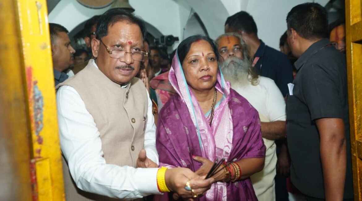 मुख्यमंत्री श्री विष्णु देव साय ने शिवरीनारायण में भगवान नर-नारायण के किए दर्शन, प्रदेशवासियों की सुख-समृद्धि और खुशहाली की कामना