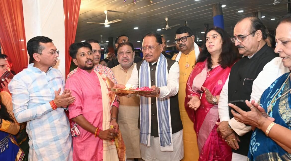 मुख्यमंत्री निवास में गरबा महोत्सव की धूम, भक्ति और उल्लास के रंग में रंगा आयोजन