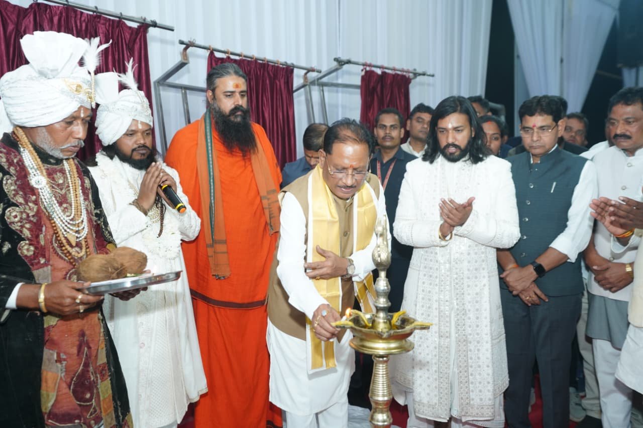  बाबा गुरु घासीदास जी के सत्य, अहिंसा और सामाजिक समरसता के मार्ग पर आगे बढ़ रही प्रदेश सरकार : मुख्यमंत्री श्री विष्णु देव साय