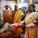 राष्ट्रपति श्रीमती द्रौपदी मुर्मु ने माँ दंतेश्वरी की पूजा-अर्चना कर देशवासियों की सुख-समृद्धि और खुशहाली की कामना की