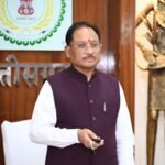 मुख्यमंत्री श्री विष्णु देव साय ने बाबा कार्तिक उरांव की जन्मशताब्दी पर उनकी आदमकद प्रतिमा का किया अनावरण